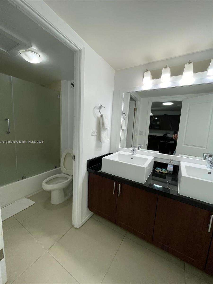 Roney Palace Unit #735 | Picture 3