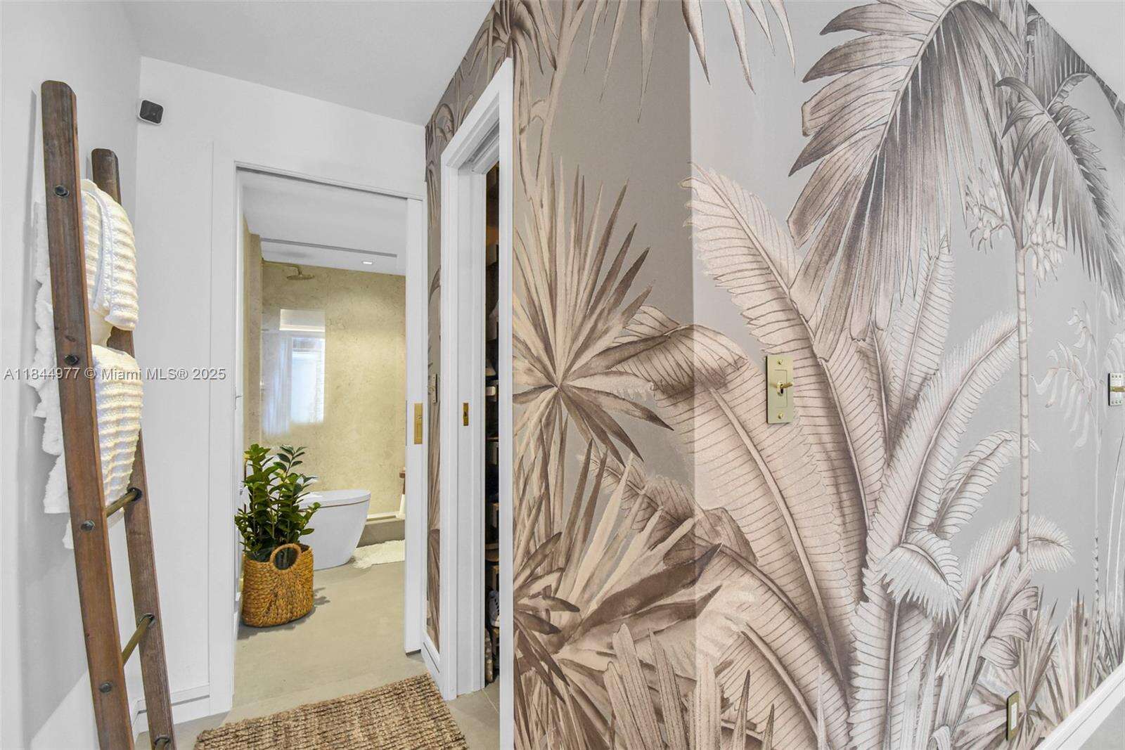 Roney Palace Unit #1201 | Picture 34