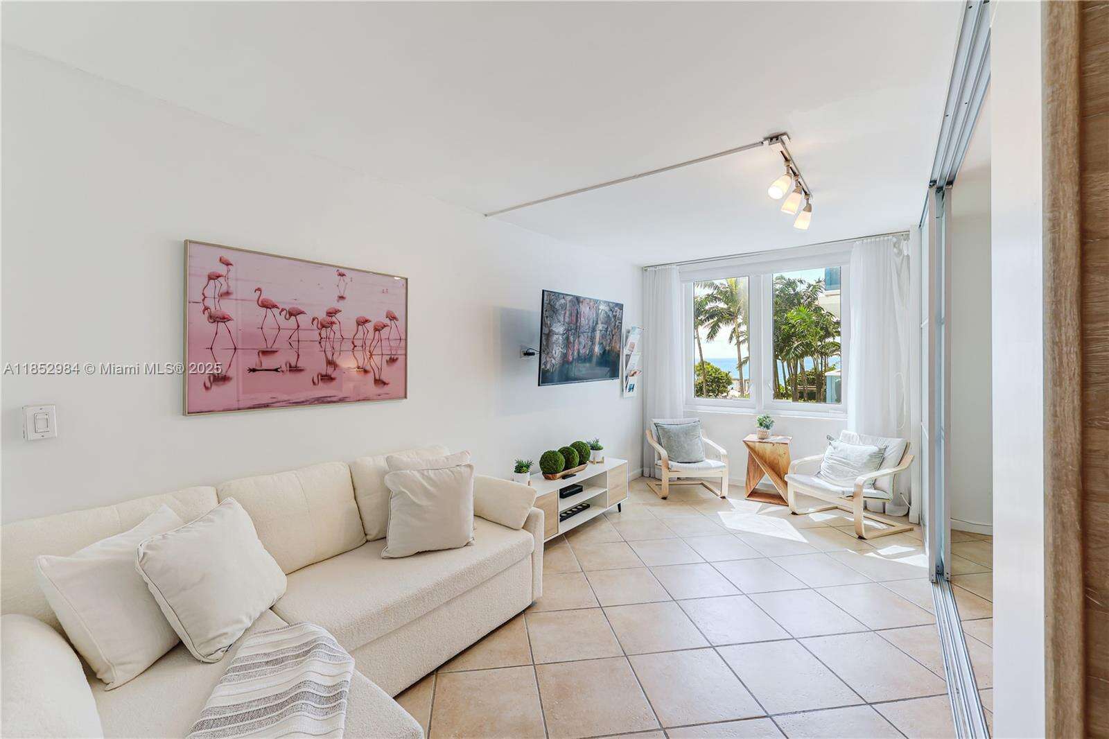 Roney Palace Unit #523 | Picture 15