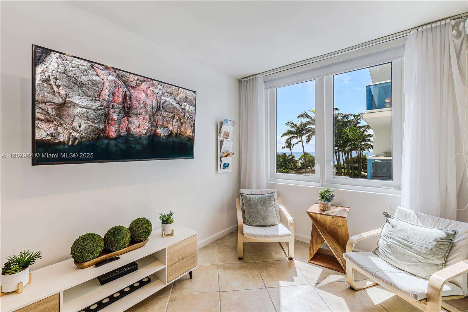 Roney Palace Unit #523 | Picture 18