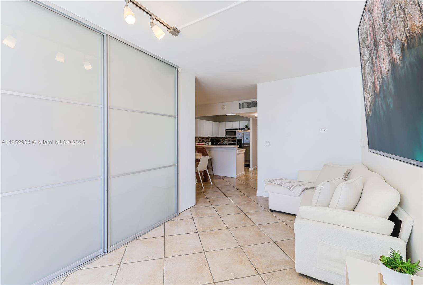 Roney Palace Unit #523 | Picture 21