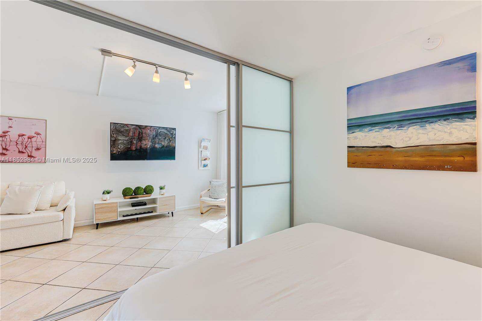 Roney Palace Unit #523 | Picture 27