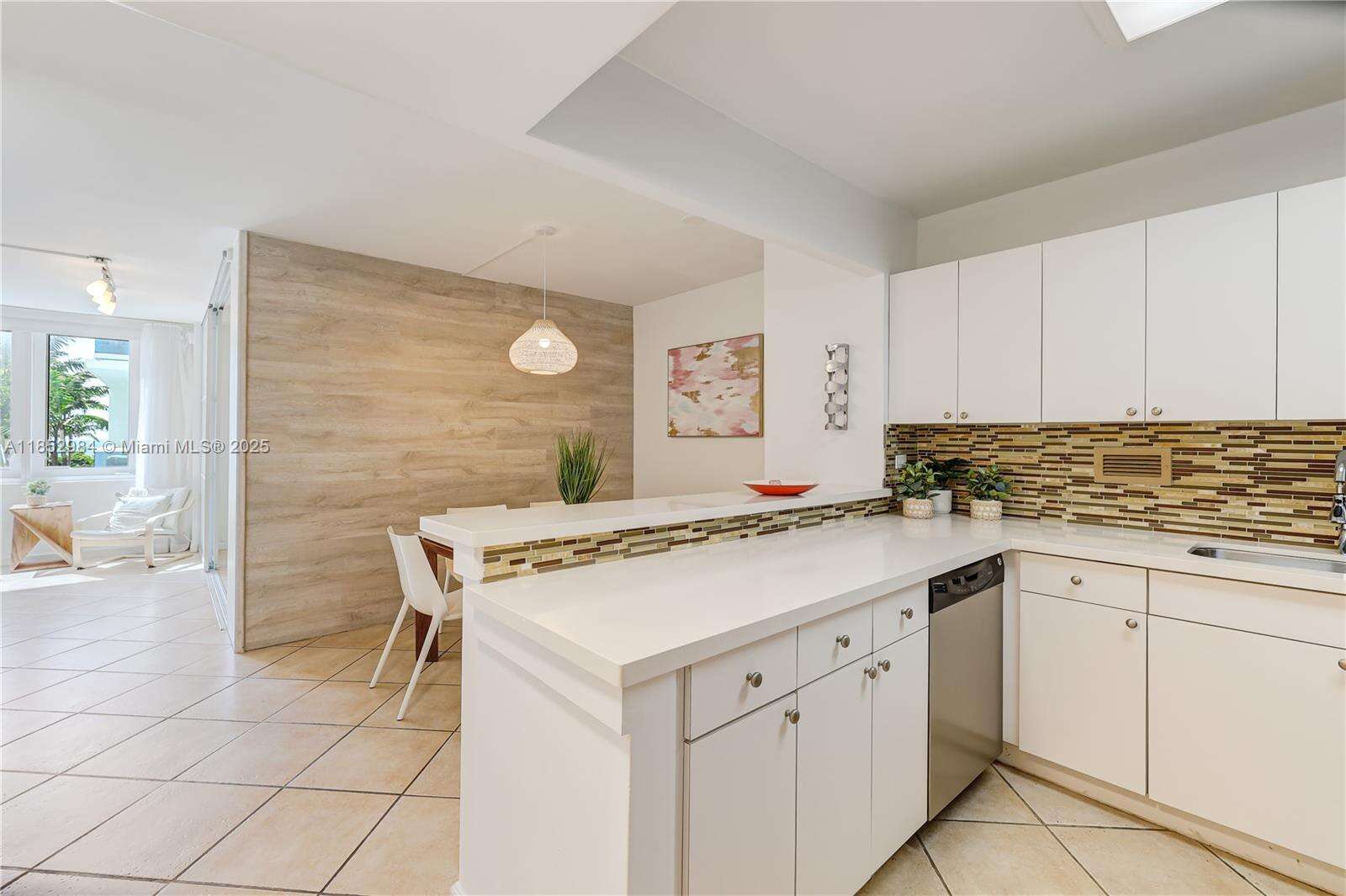 Roney Palace Unit #523 | Picture 8