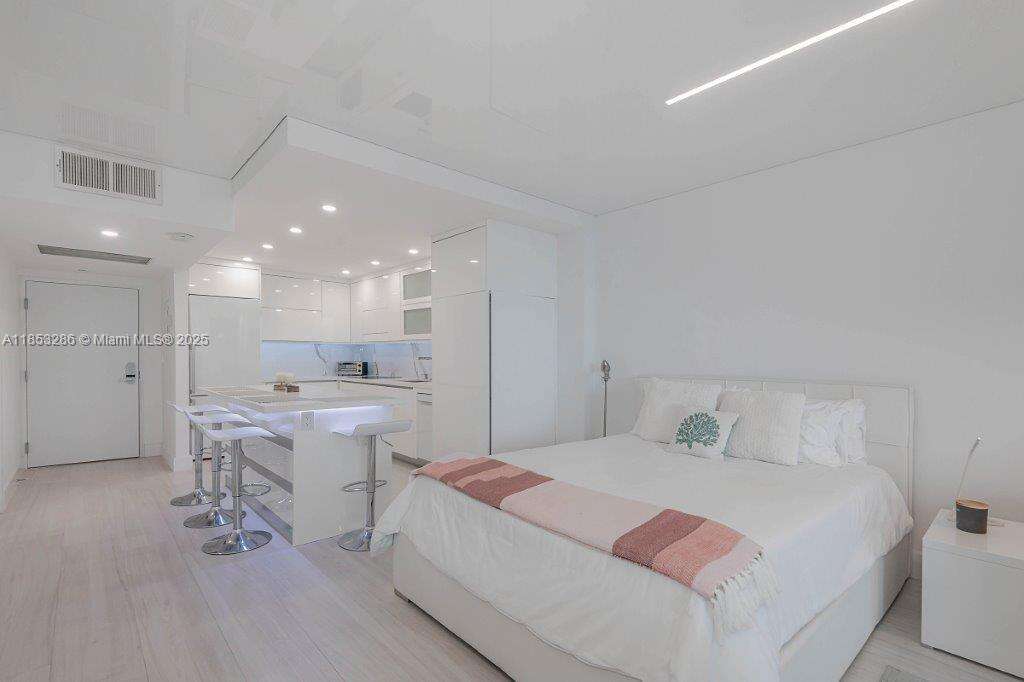 Roney Palace Unit #811 | Picture 14