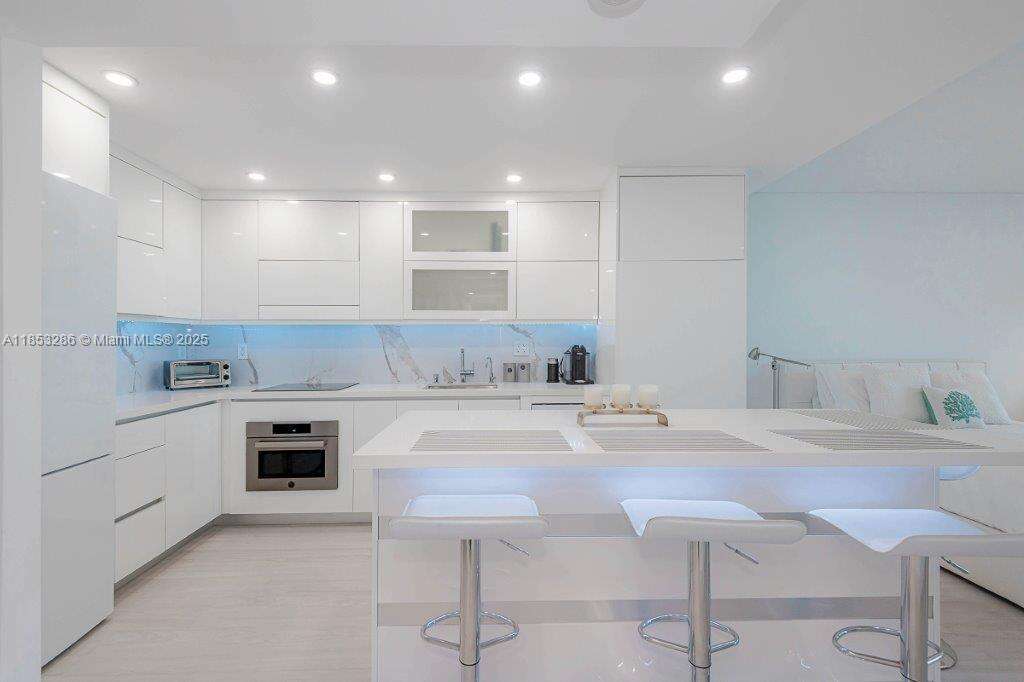 Roney Palace Unit #811 | Picture 21