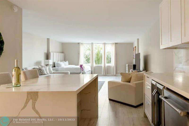 Roney Palace Unit #327 | Picture 3