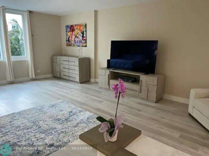 Roney Palace Unit #327 | Picture 4