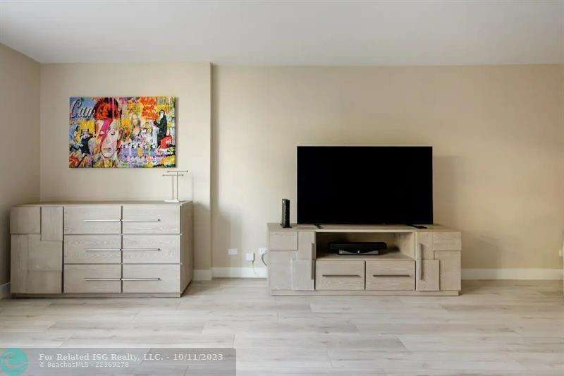 Roney Palace Unit #327 | Picture 5