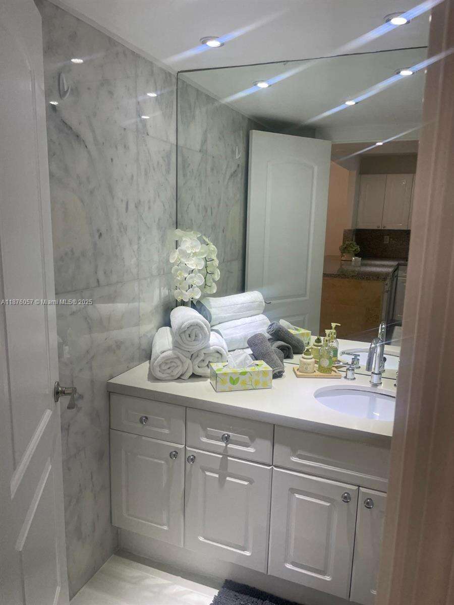 Roney Palace Unit #632 | Picture 13