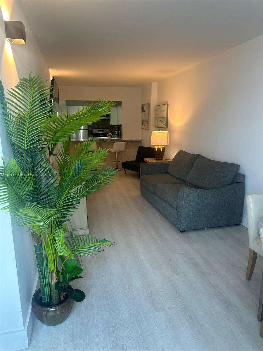 Roney Palace Unit #632 | Picture 10