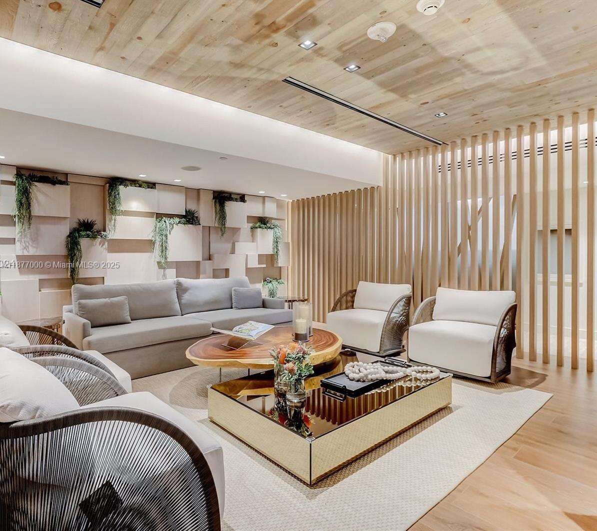 Roney Palace Unit #611 | Picture 18