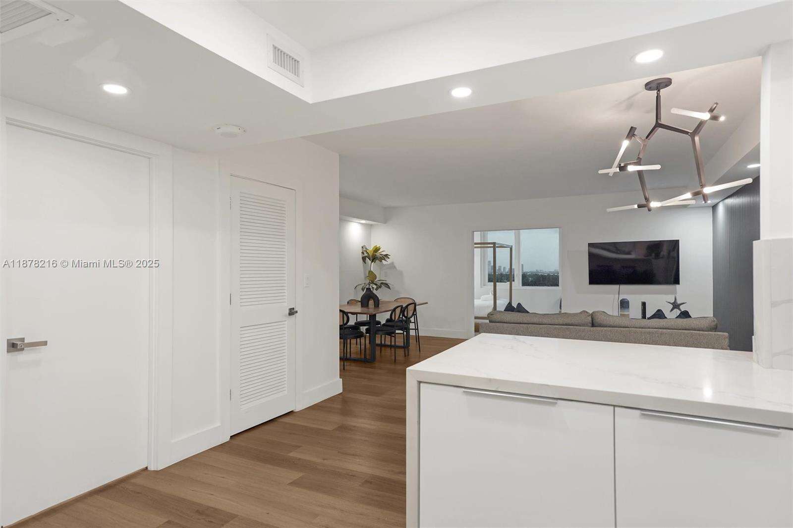 Roney Palace Unit #1135 | Picture 4