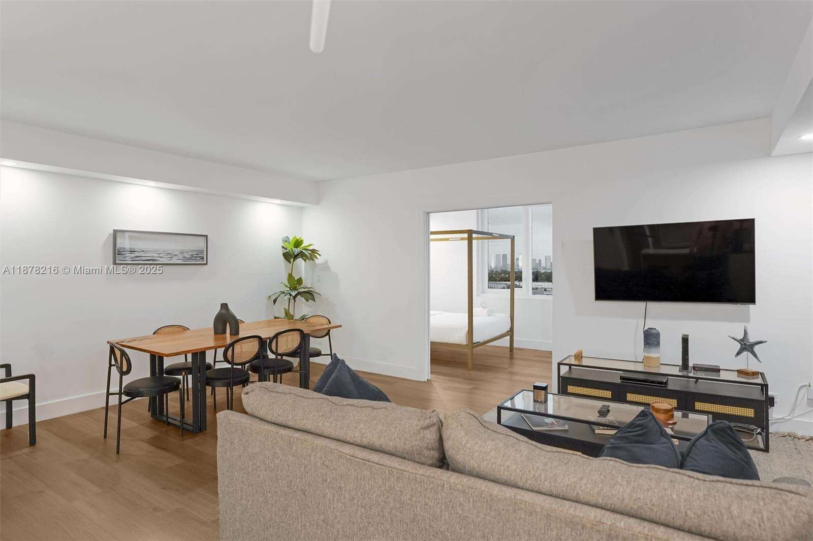 Roney Palace Unit #1135 | Picture 7