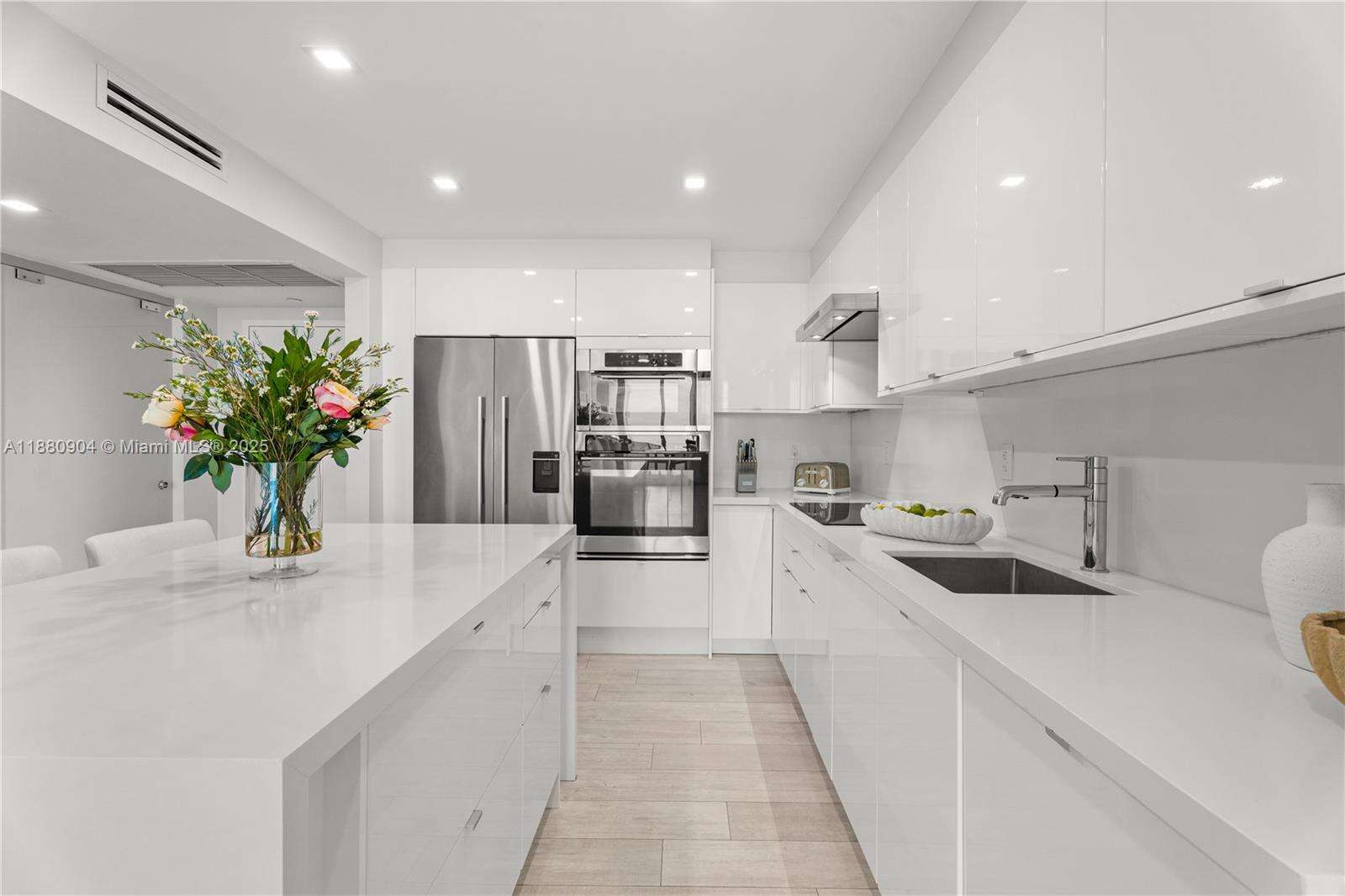 Roney Palace Unit #1523-24 | Picture 2