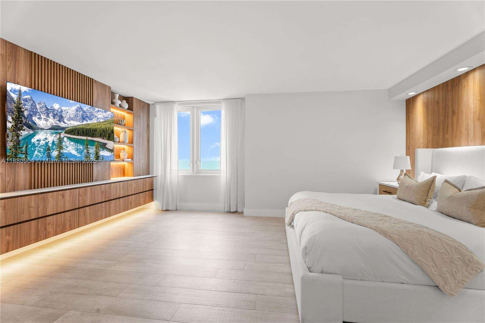 Roney Palace Unit #1523-24 | Picture 13