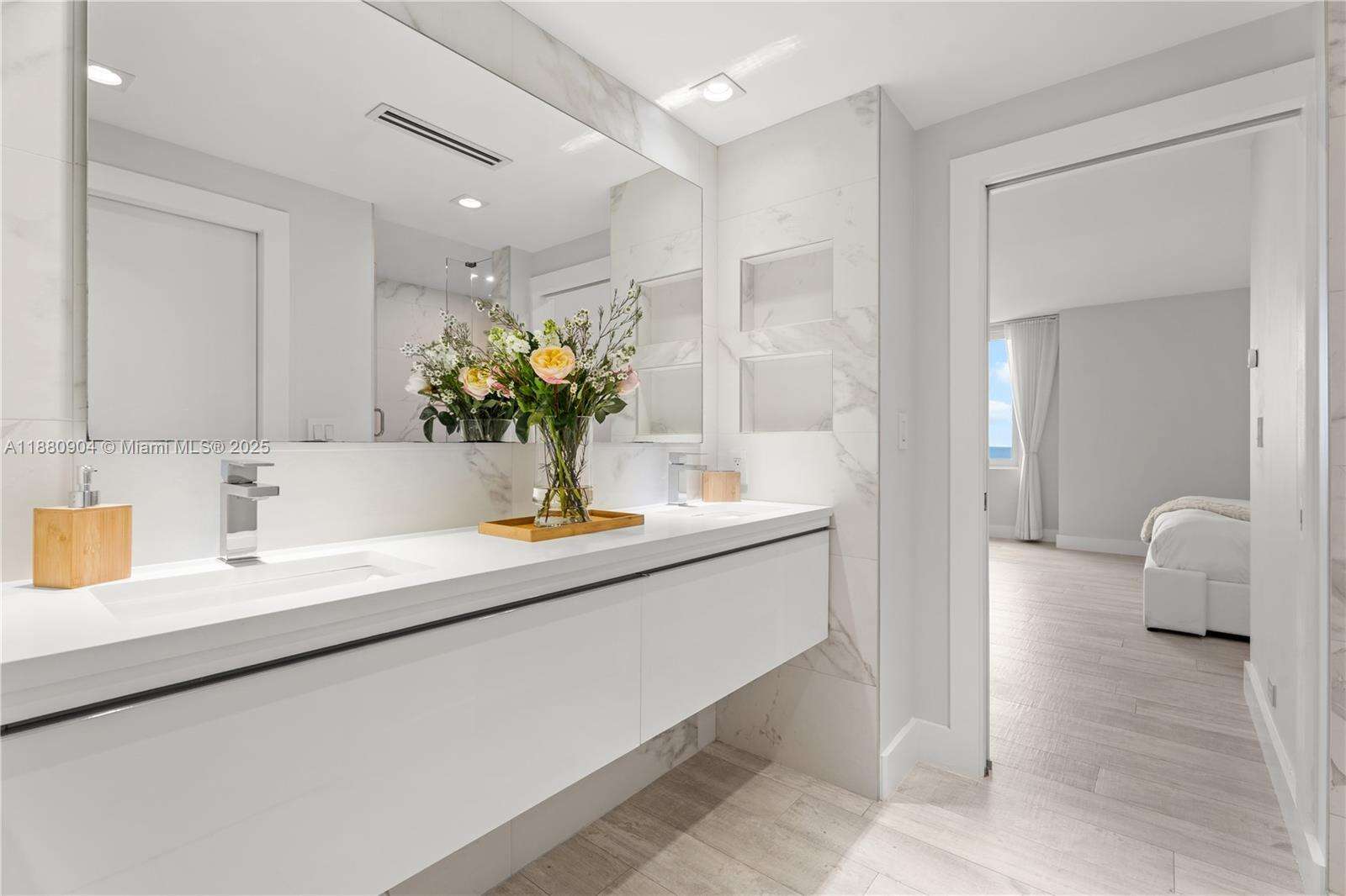 Roney Palace Unit #1523-24 | Picture 14