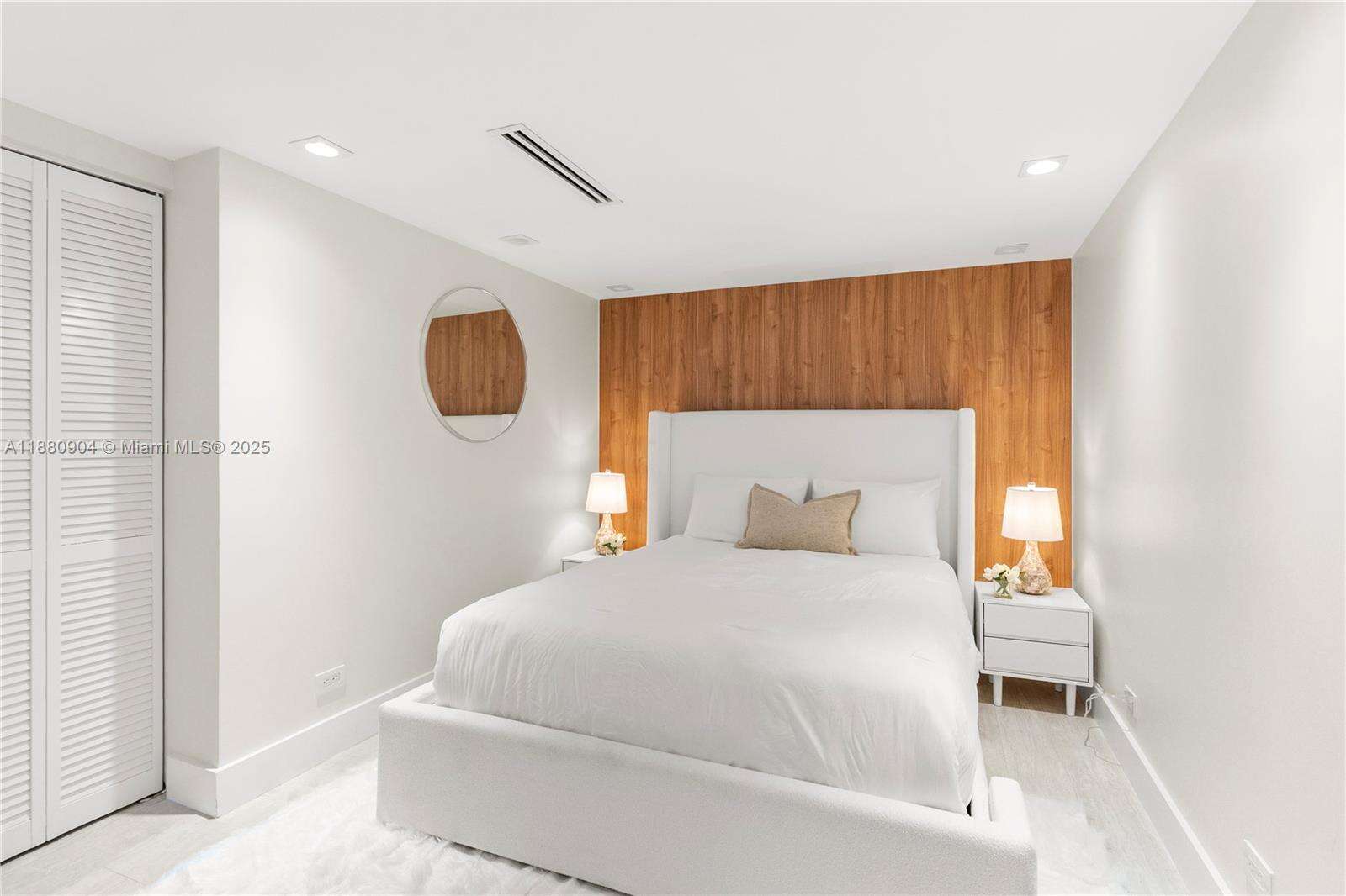 Roney Palace Unit #1523-24 | Picture 16