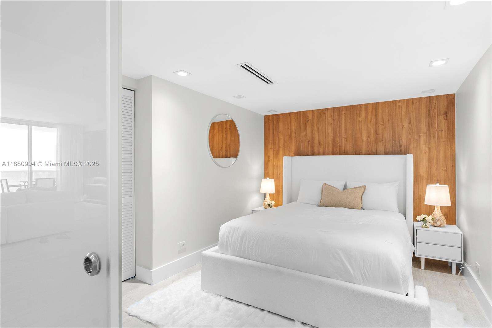 Roney Palace Unit #1523-24 | Picture 17