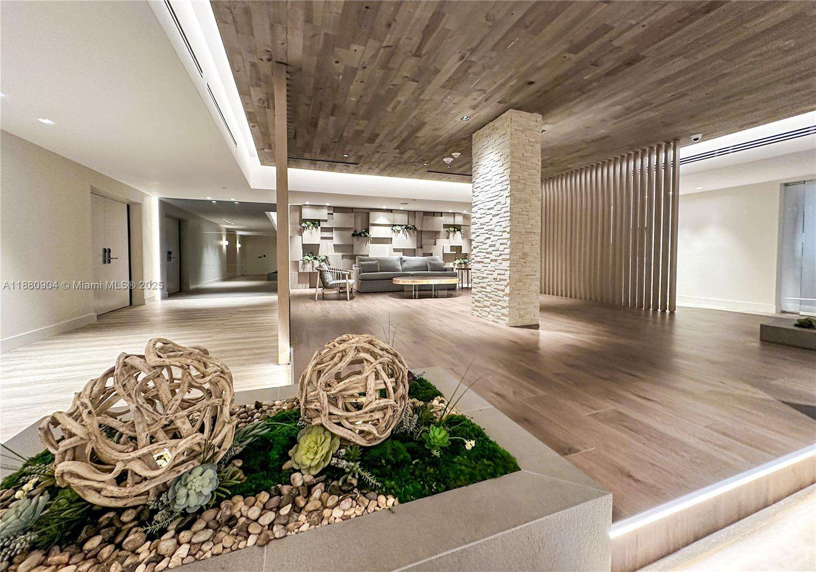 Roney Palace Unit #1523-24 | Picture 21