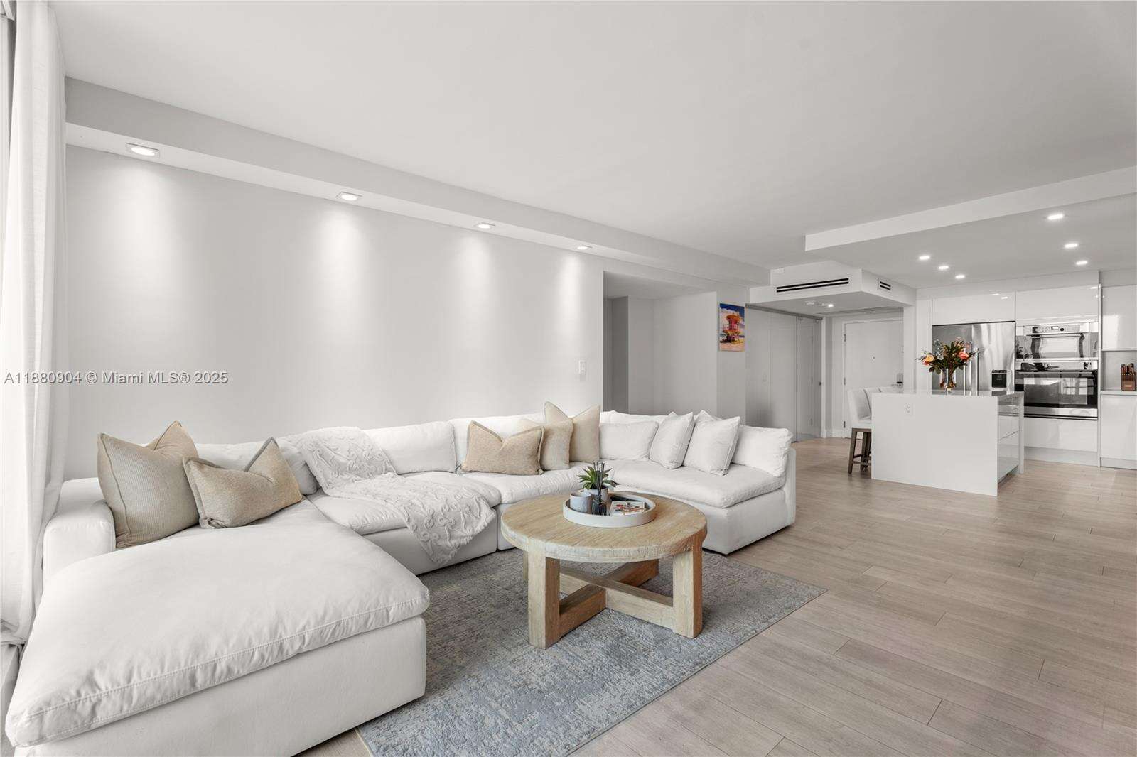 Roney Palace Unit #1523-24 | Picture 4