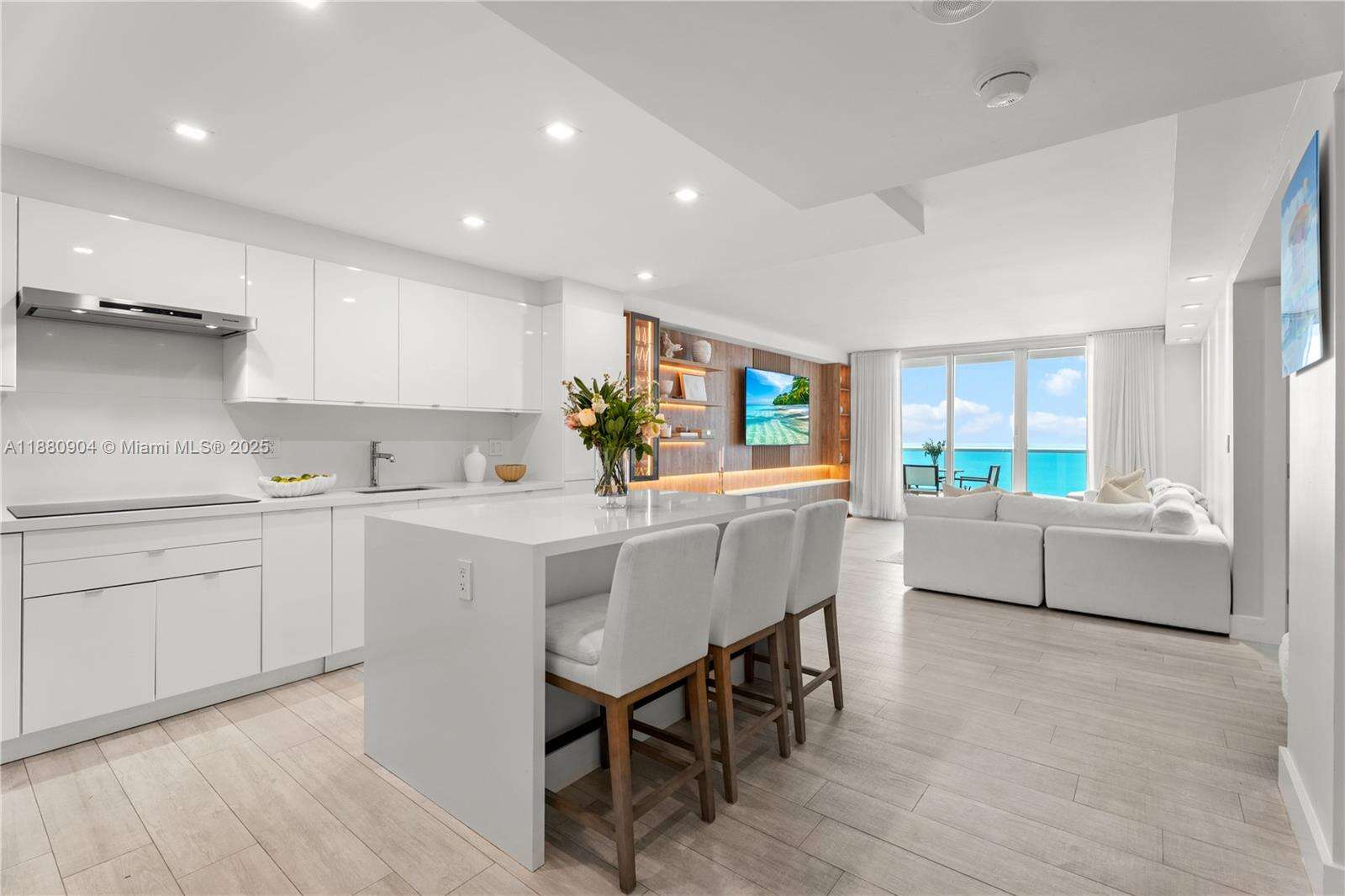 Roney Palace Unit #1523-24 | Picture 5