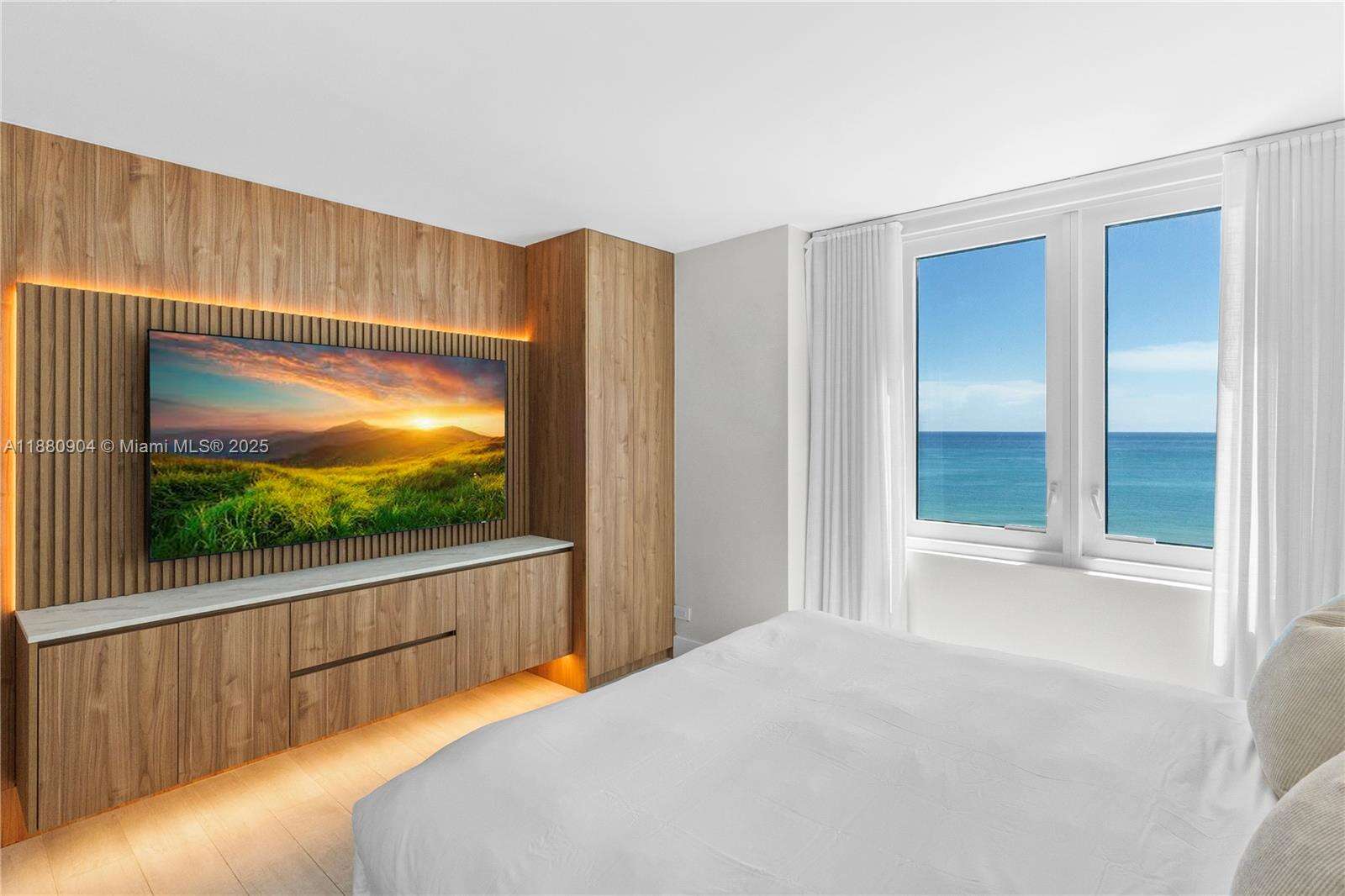 Roney Palace Unit #1523-24 | Picture 6