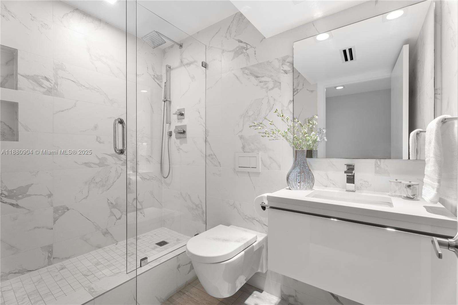 Roney Palace Unit #1523-24 | Picture 8