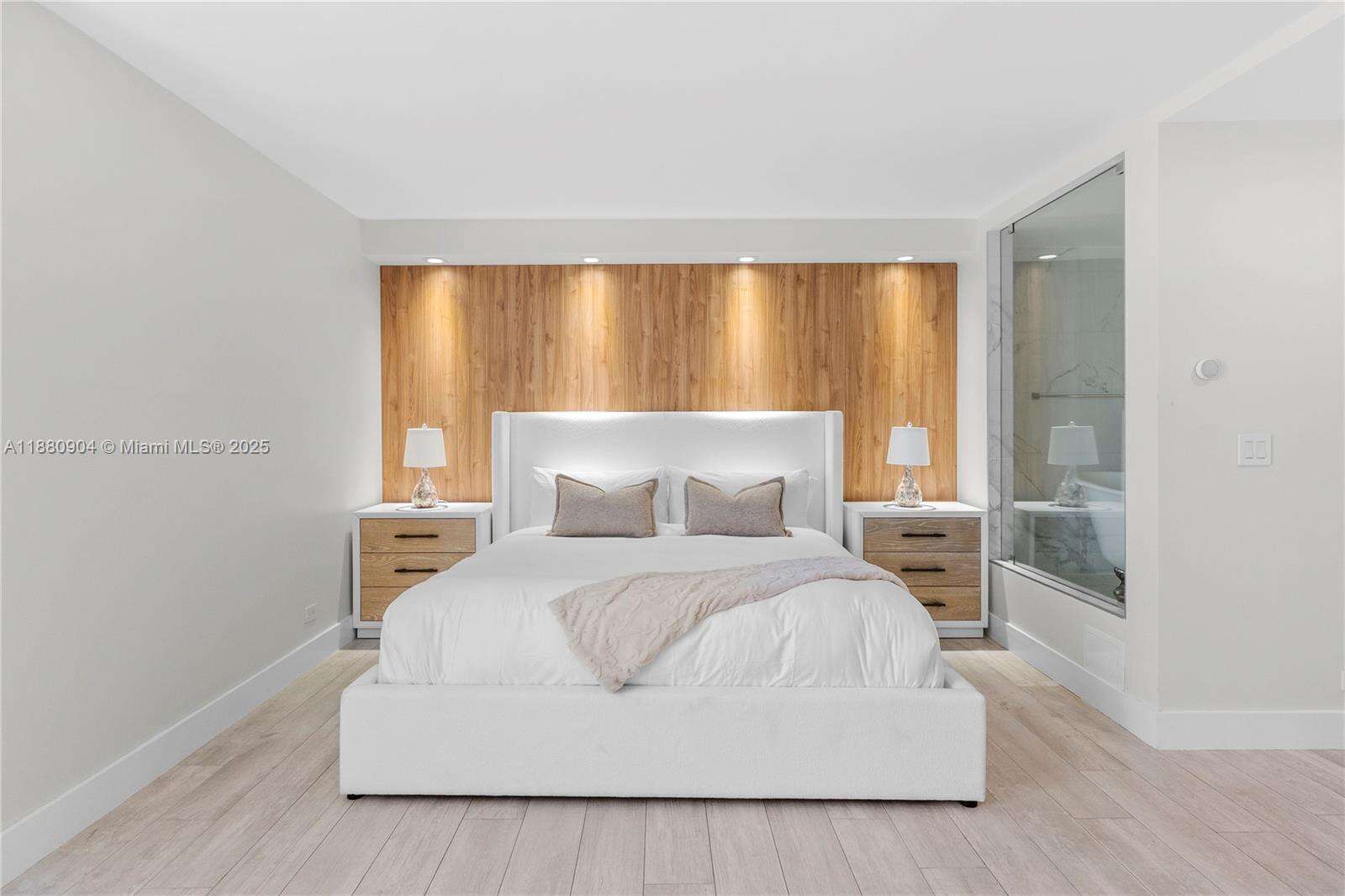 Roney Palace Unit #1523-24 | Picture 9