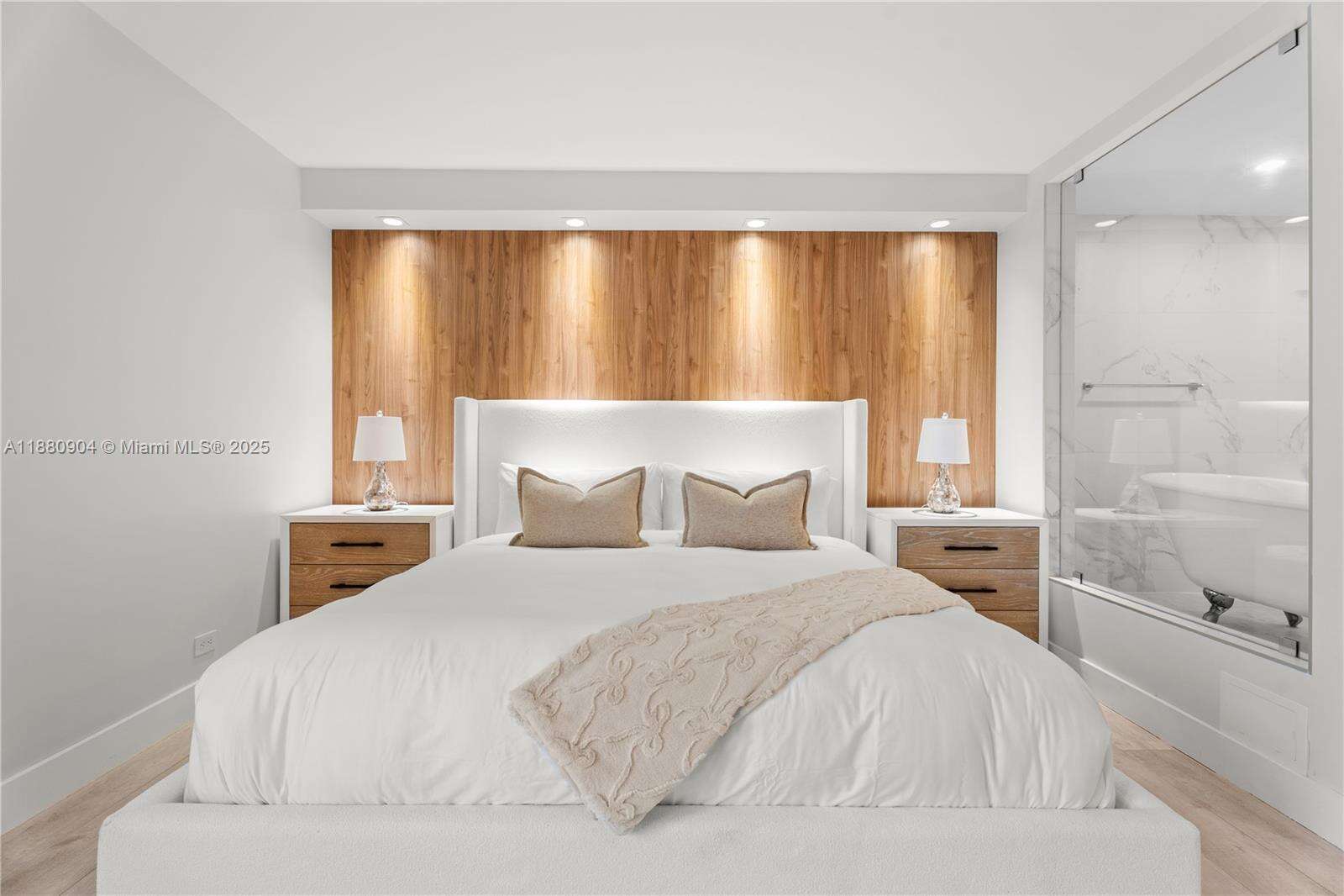 Roney Palace Unit #1523-24 | Picture 10