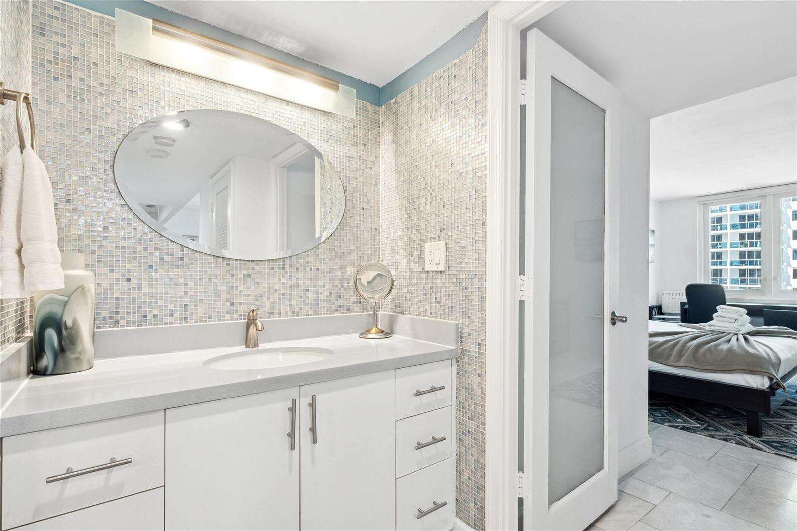Roney Palace Unit #1015 | Picture 15