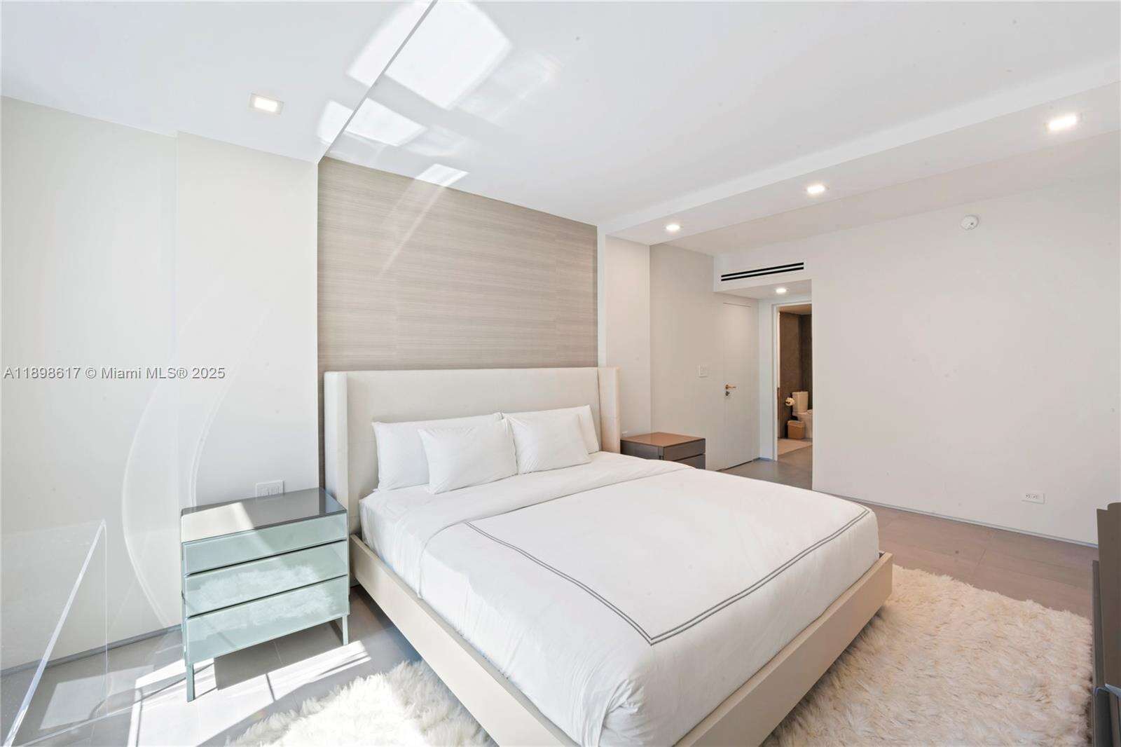 Roney Palace Unit #1005 | Picture 11