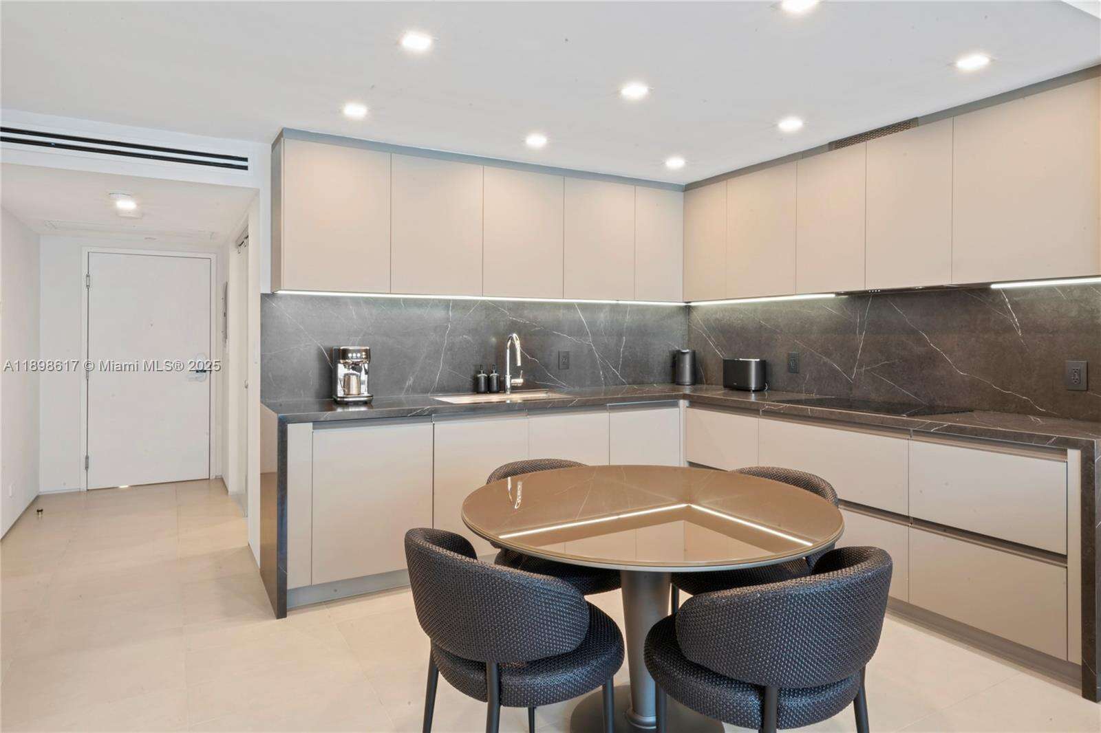 Roney Palace Unit #1005 | Picture 5