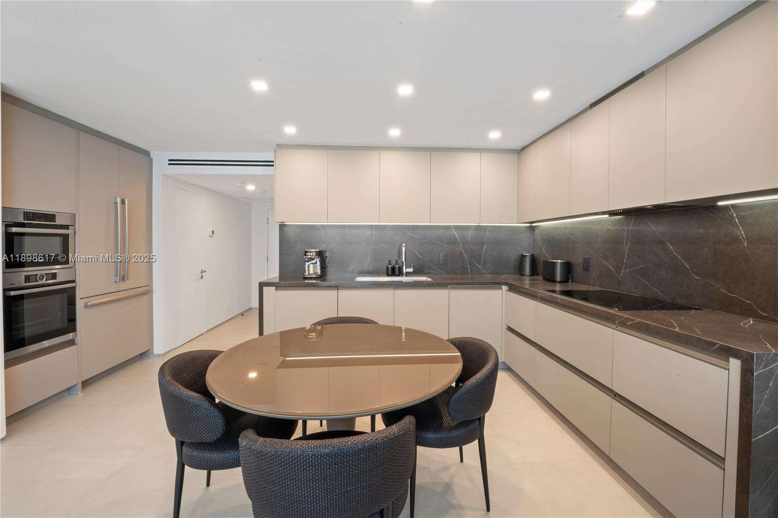 Roney Palace Unit #1005 | Picture 6