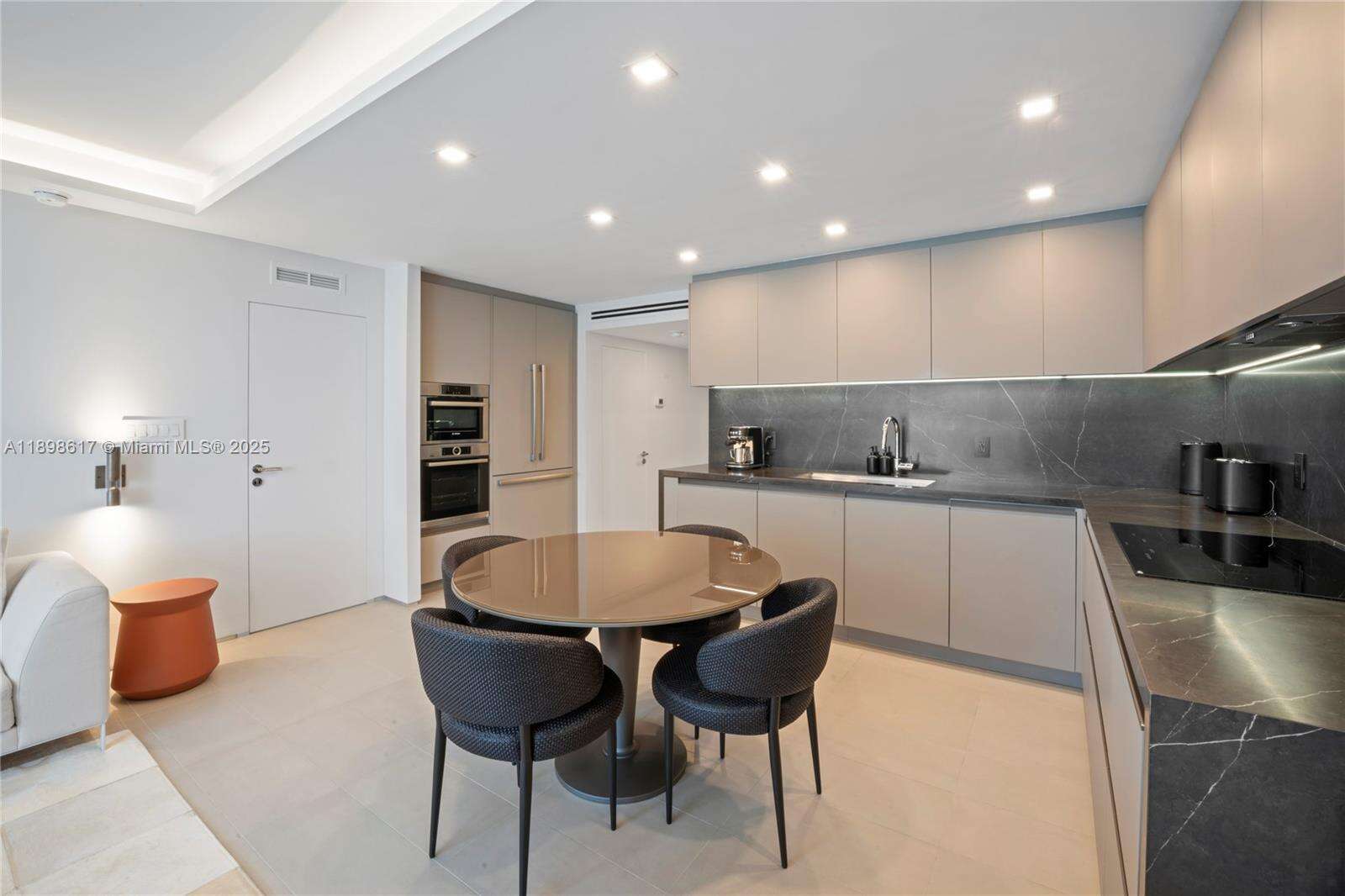 Roney Palace Unit #1005 | Picture 7