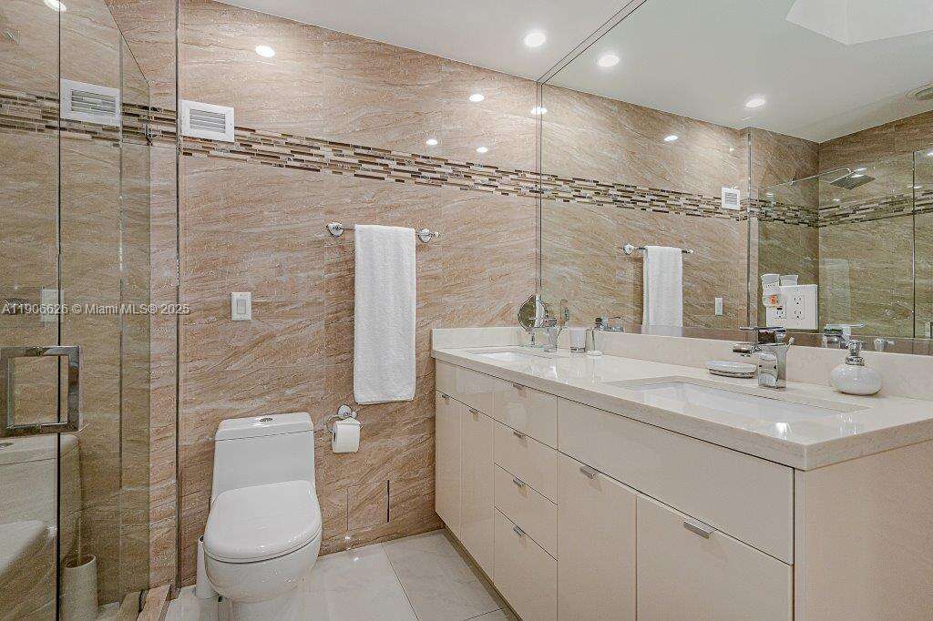 Roney Palace Unit #1619 | Picture 19