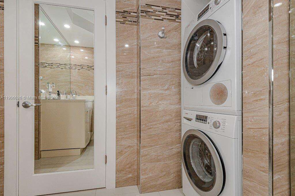 Roney Palace Unit #1619 | Picture 21