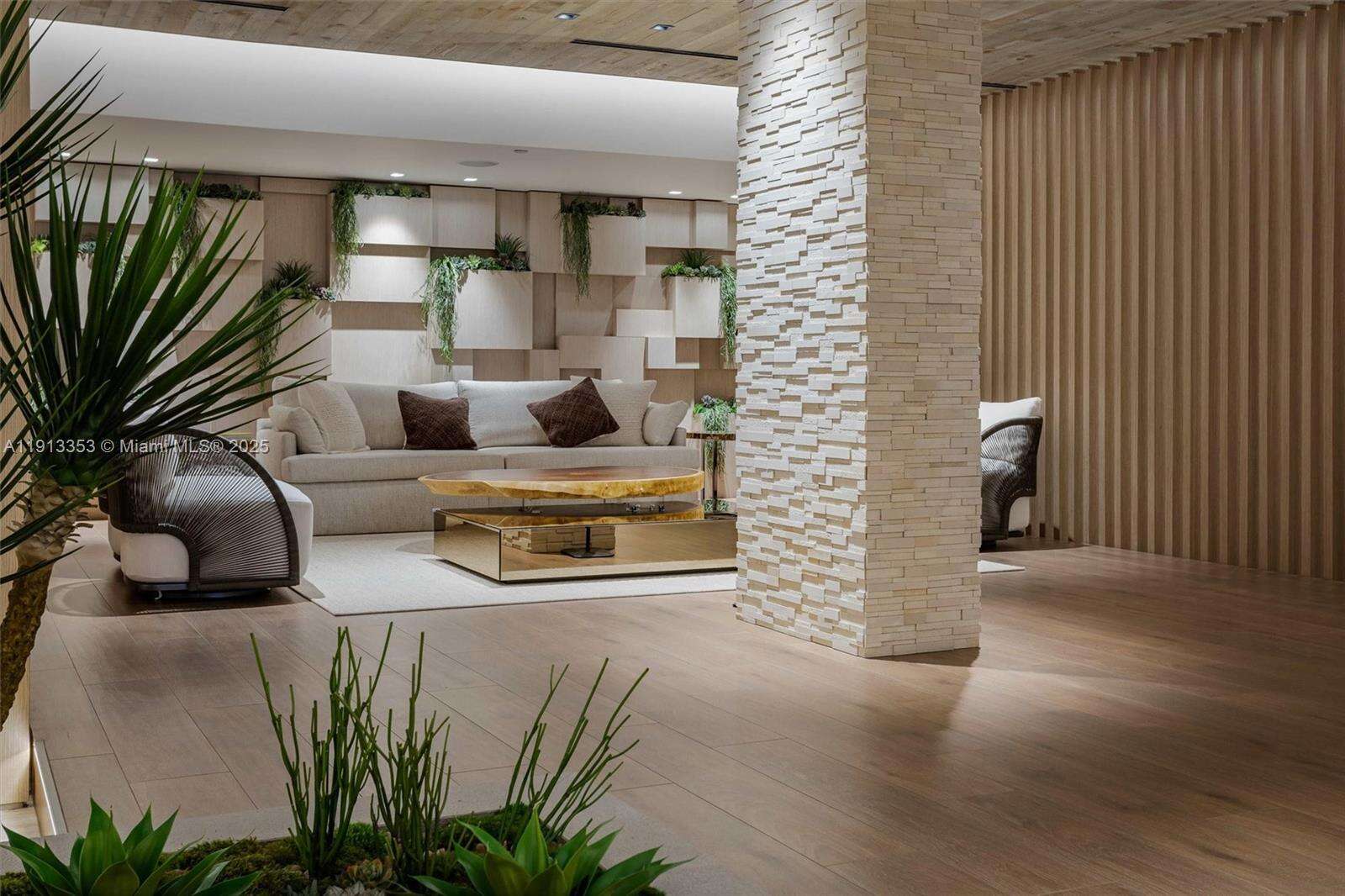 Roney Palace Unit #1432 | Picture 19