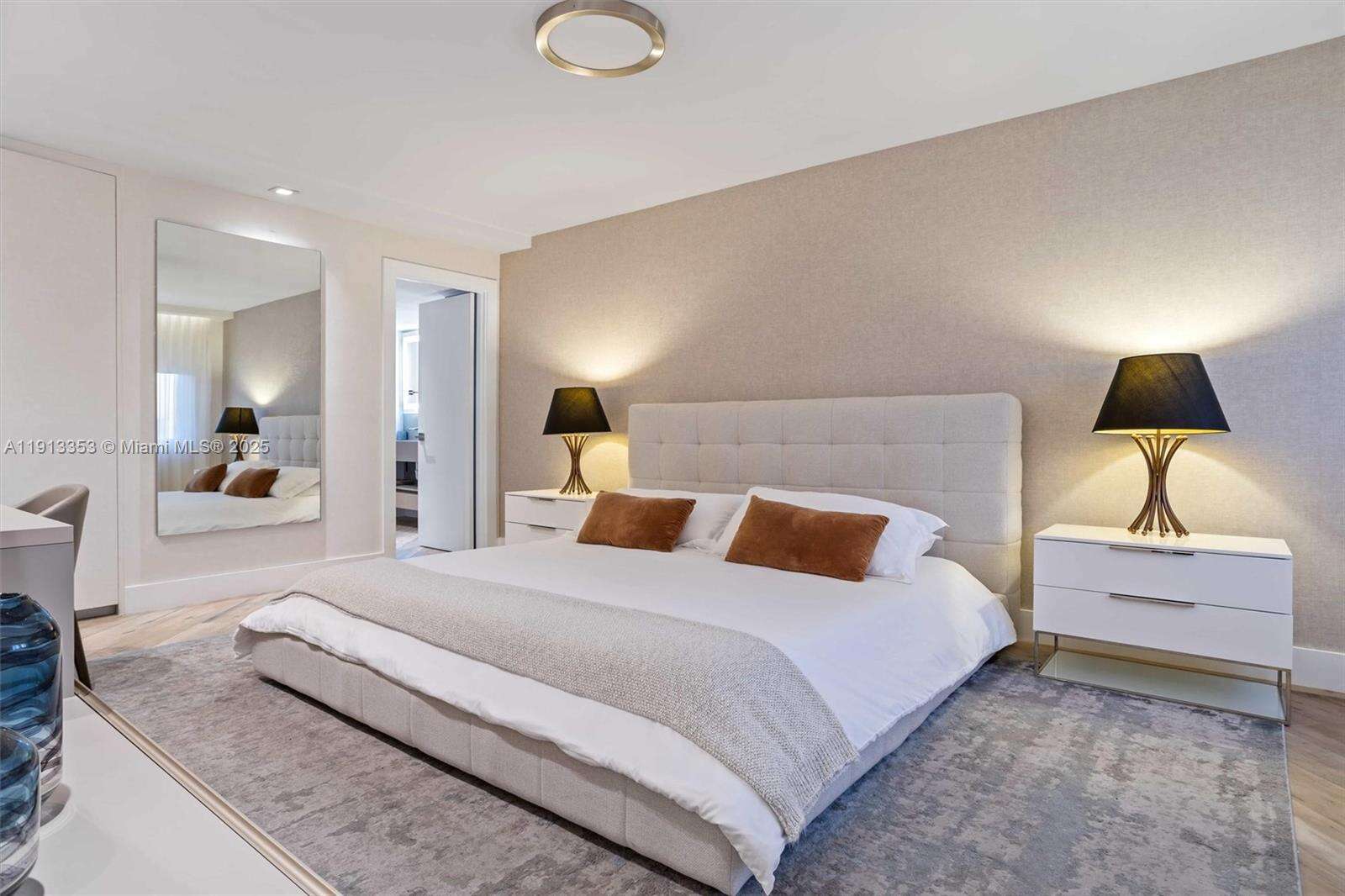 Roney Palace Unit #1432 | Picture 38