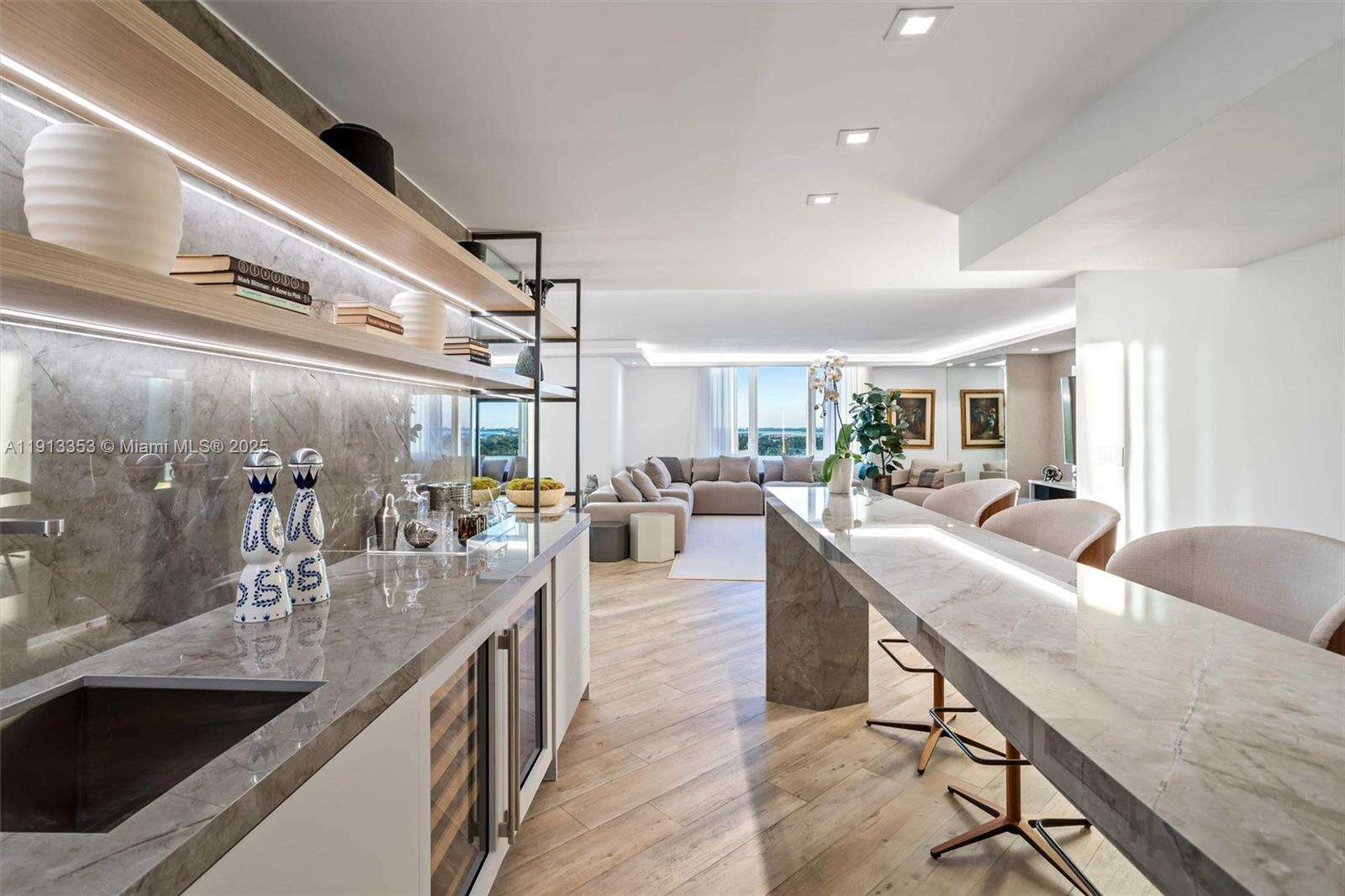 Roney Palace Unit #1432 | Picture 44