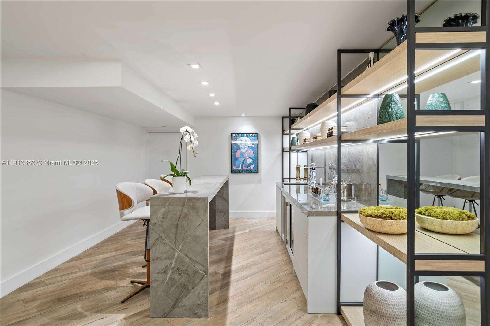 Roney Palace Unit #1432 | Picture 46