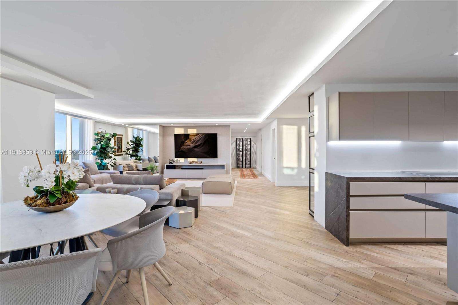 Roney Palace Unit #1432 | Picture 51