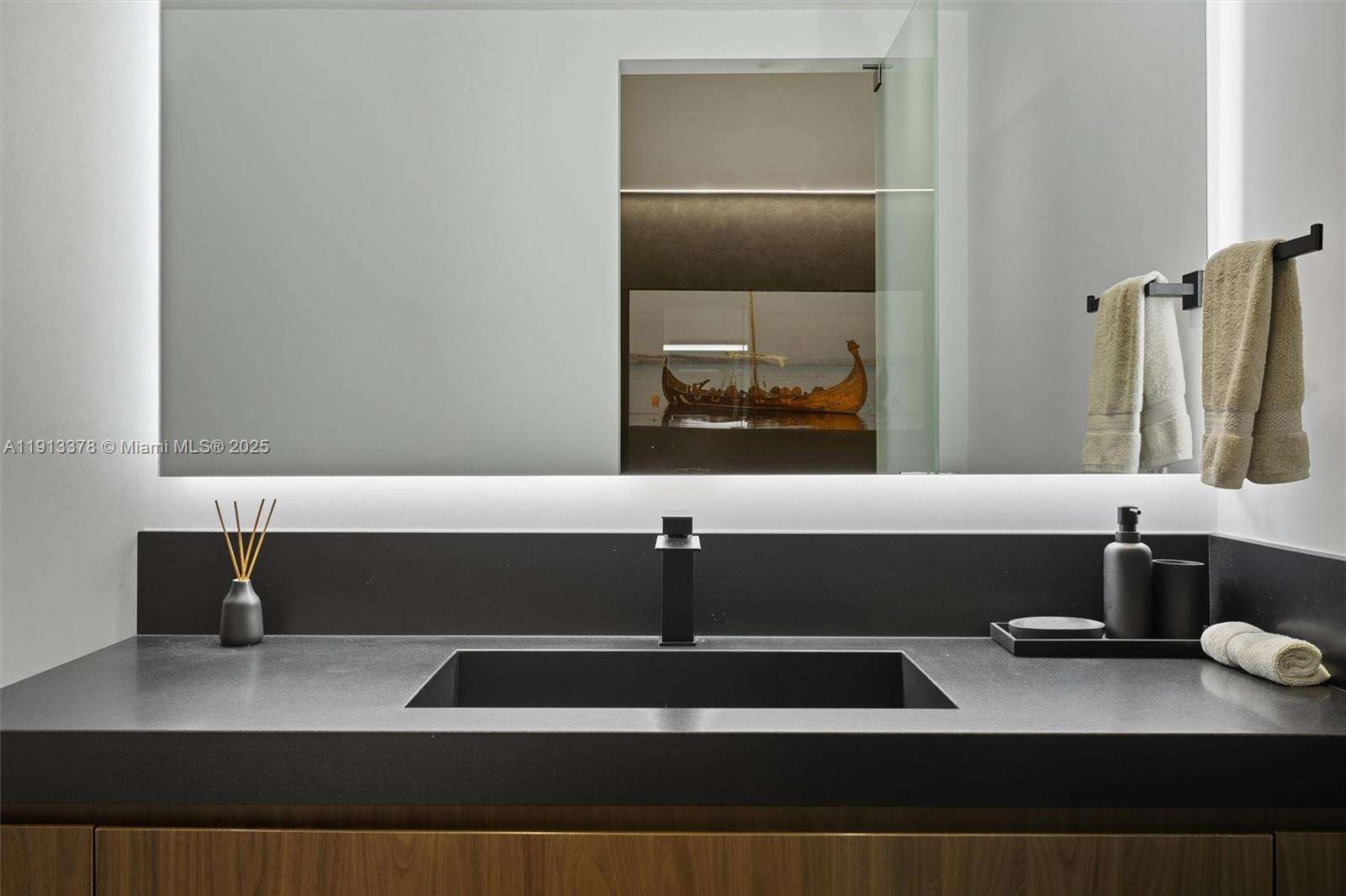 Roney Palace Unit #1634 | Picture 28