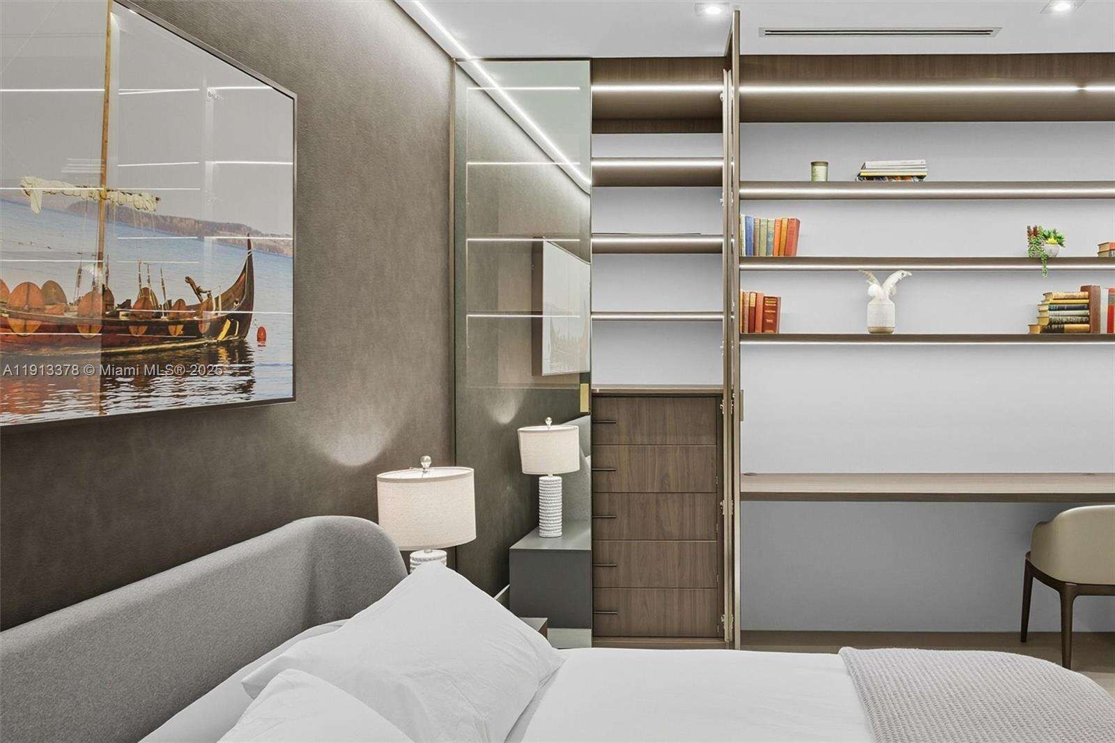 Roney Palace Unit #1634 | Picture 31