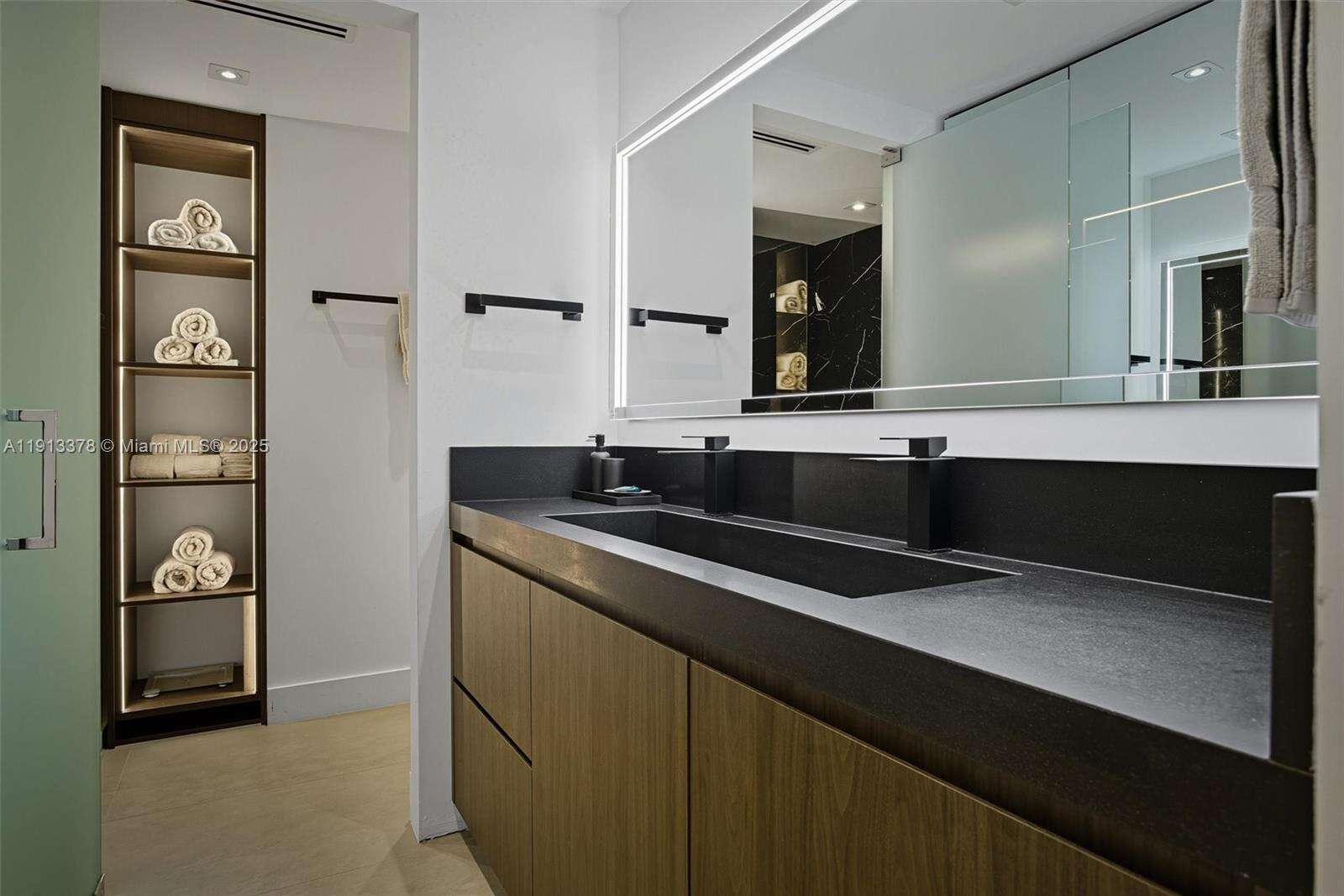 Roney Palace Unit #1634 | Picture 34