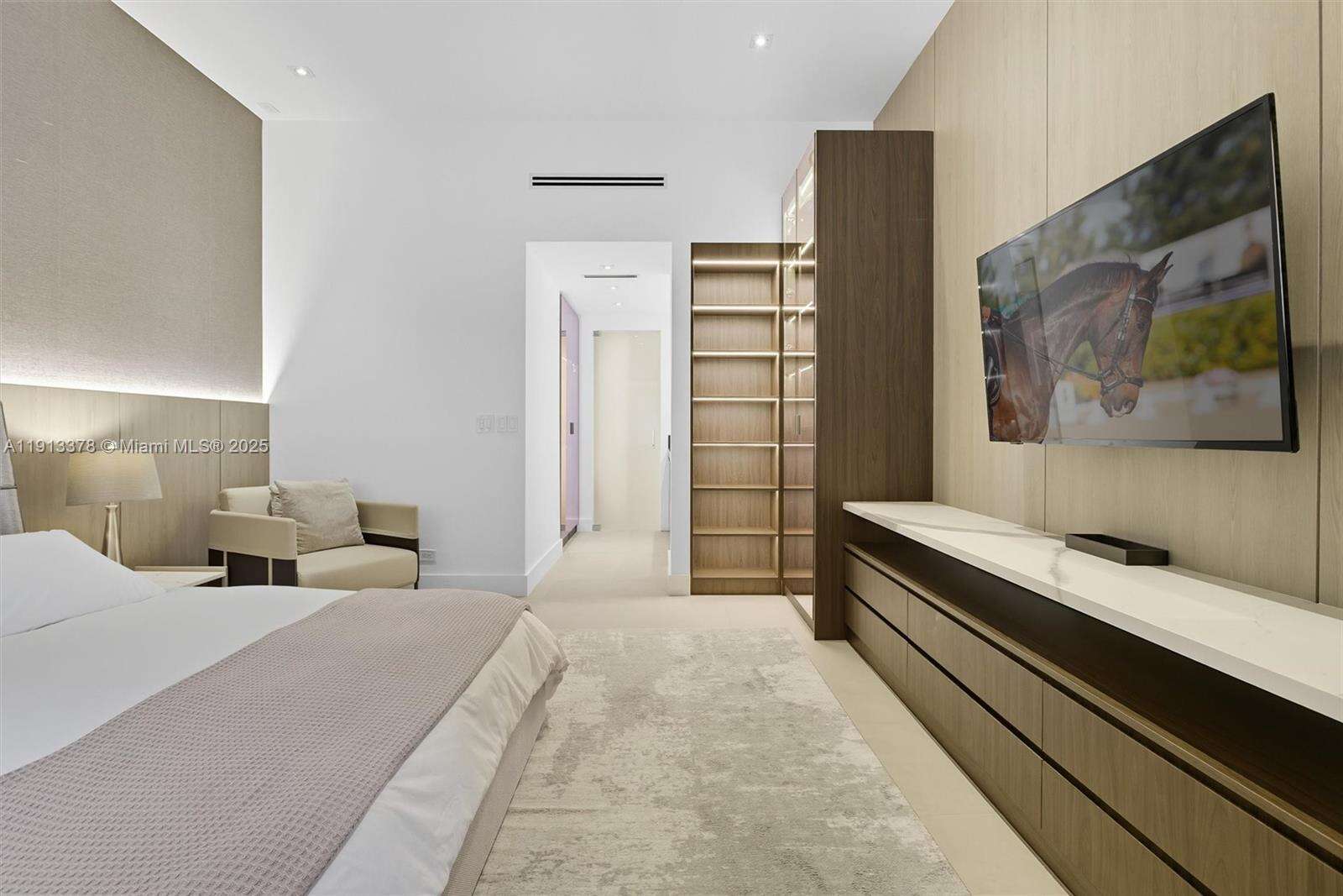 Roney Palace Unit #1634 | Picture 36