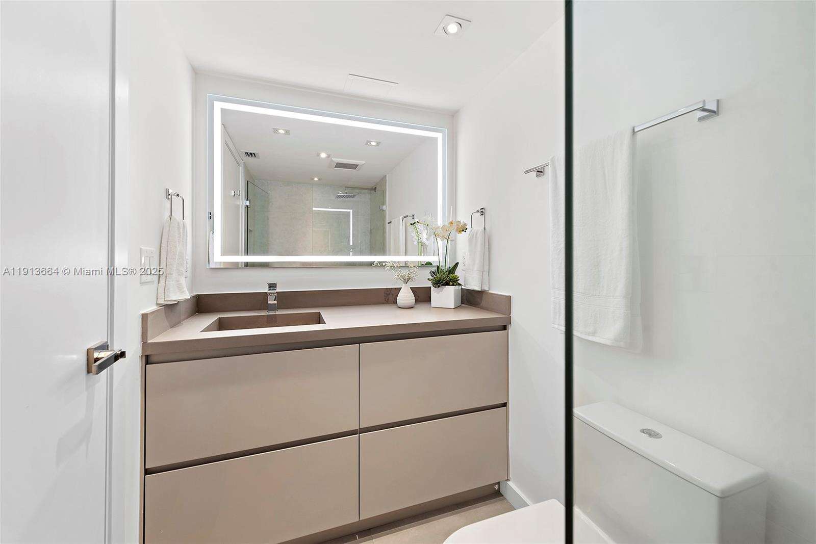 Roney Palace Unit #1004 | Picture 16