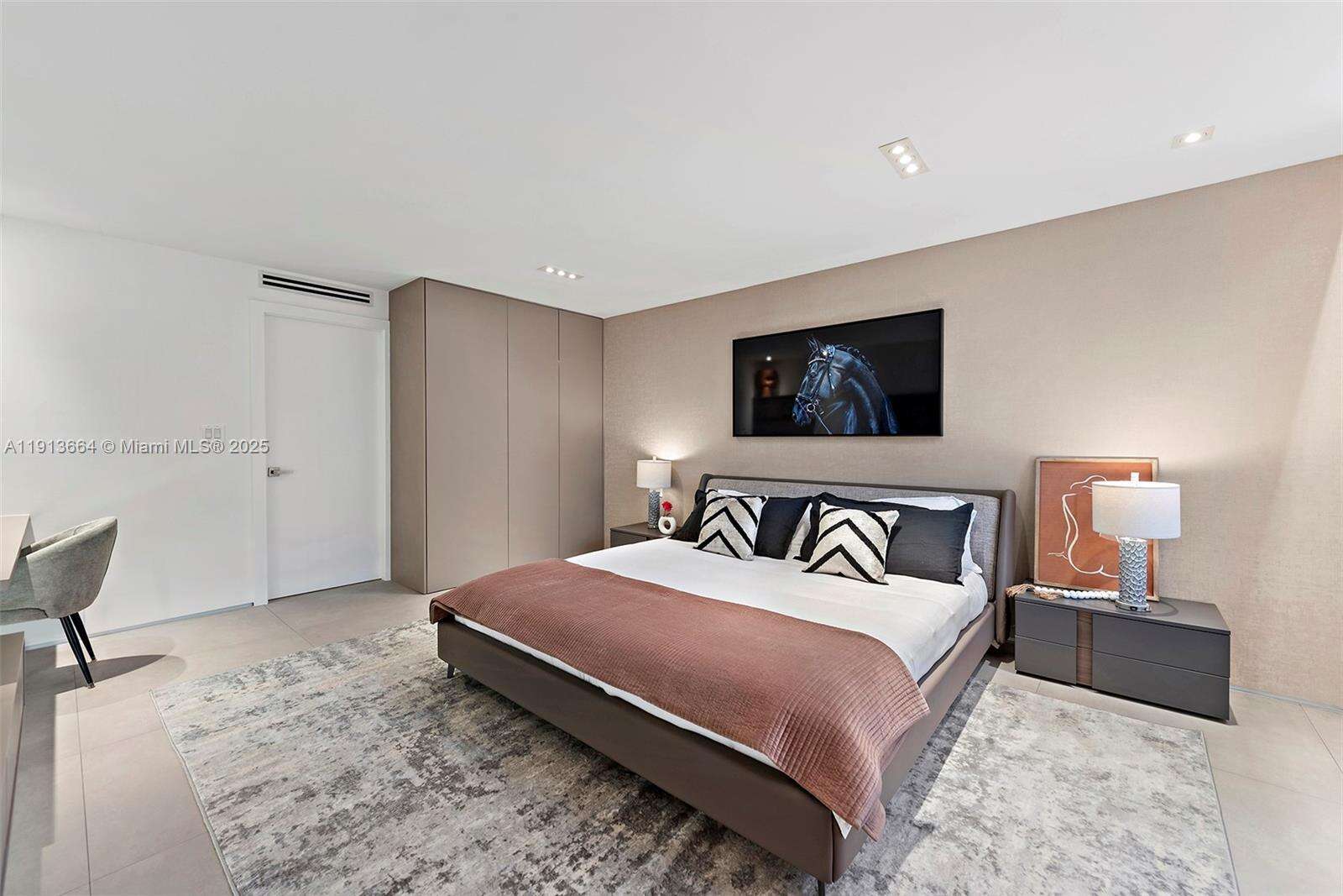 Roney Palace Unit #1004 | Picture 25