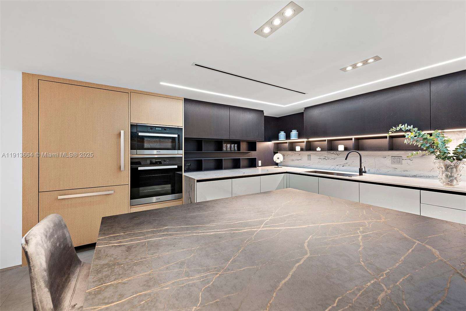 Roney Palace Unit #1004 | Picture 26