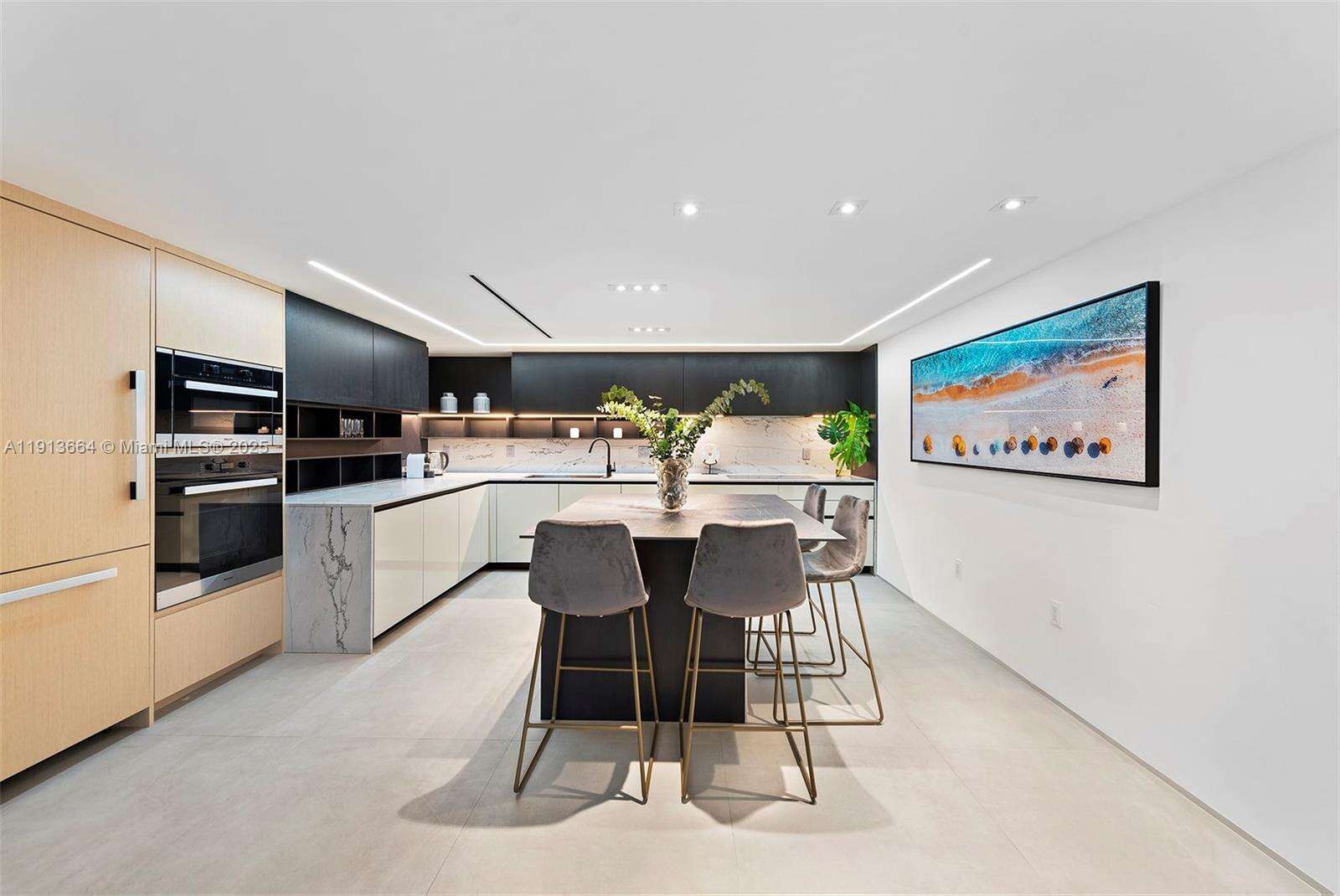 Roney Palace Unit #1004 | Picture 30