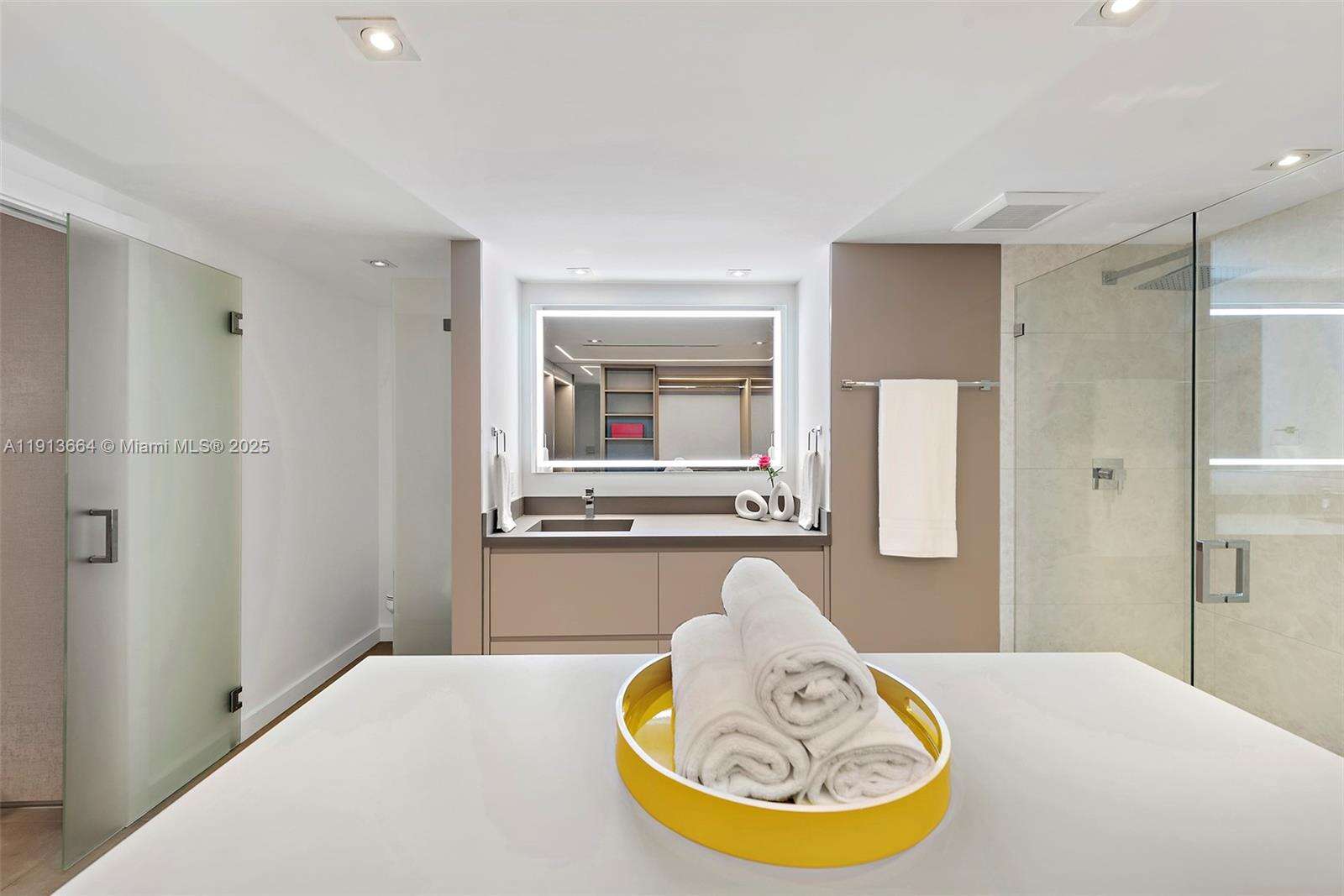 Roney Palace Unit #1004 | Picture 4